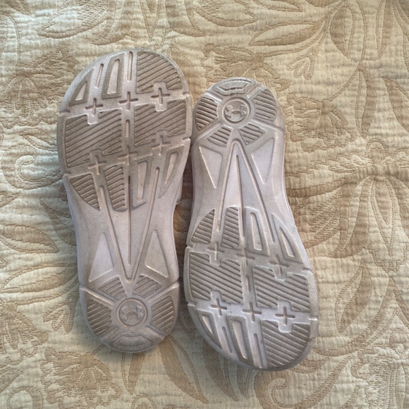 Under Armour youth size 5 sandal red white summer - Picture 2 of 4